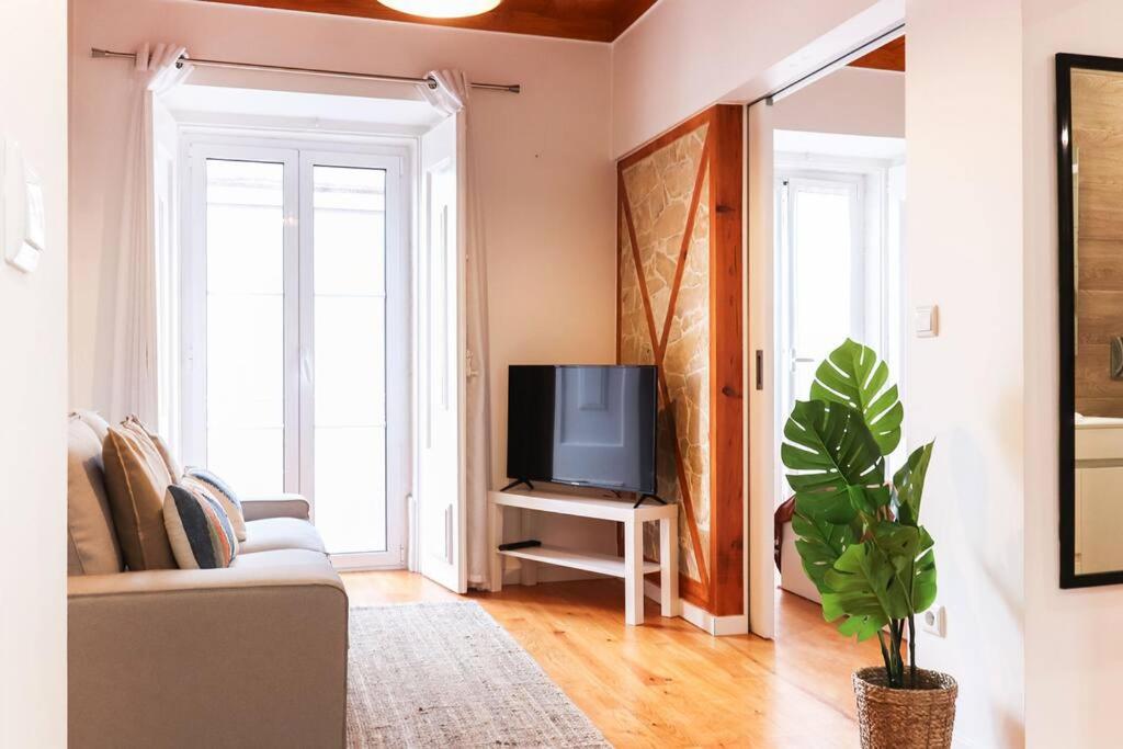 Vita Portucale ! Campo Ourique Design W/ Balcony Lisbon Exterior photo